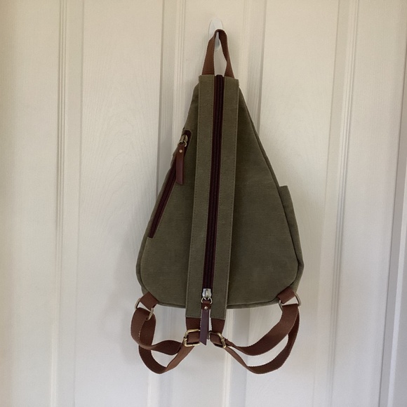 Canvas sling bag backpack in army green - Picture 4 of 7